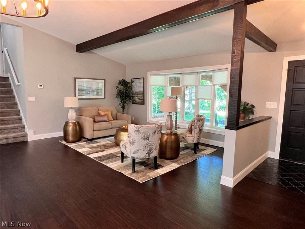 704 Echo Dr - Photo 4 of 36