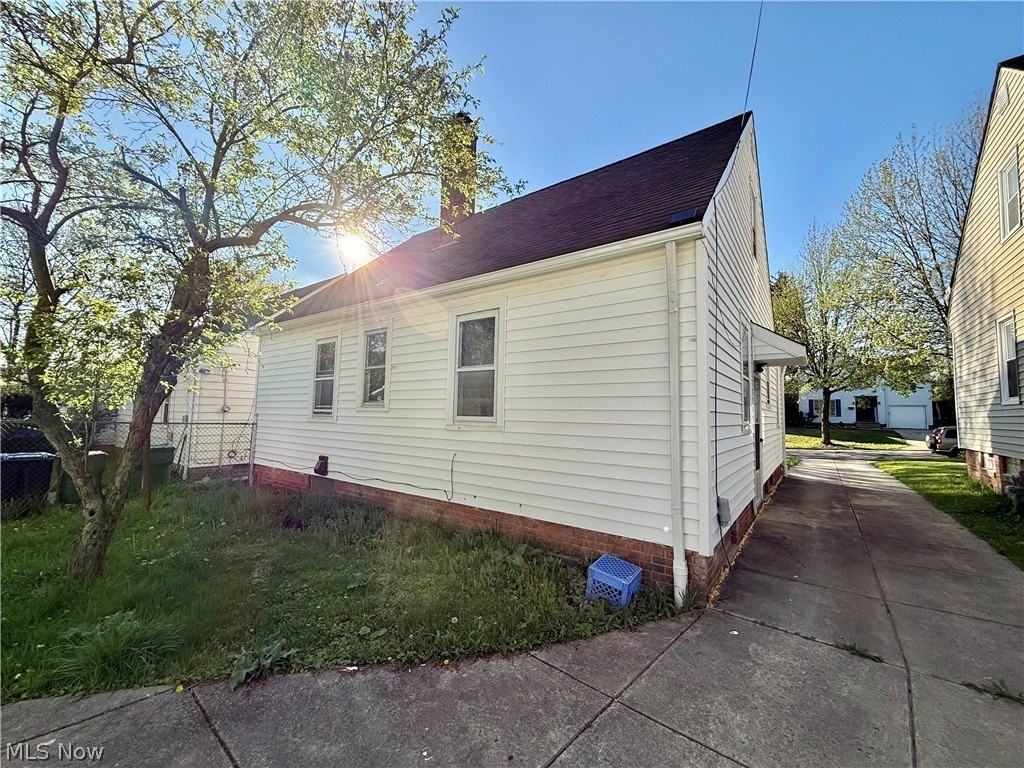 19520 Maple Heights Blvd - Photo 2 of 19