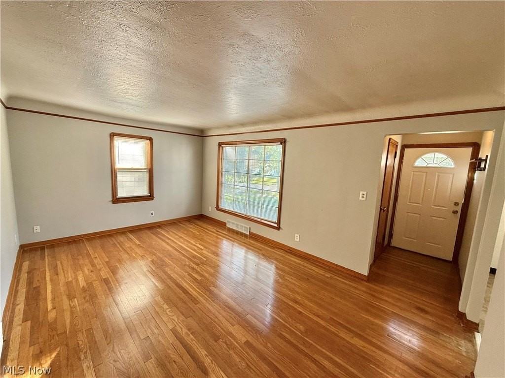 19520 Maple Heights Blvd - Photo 4 of 19