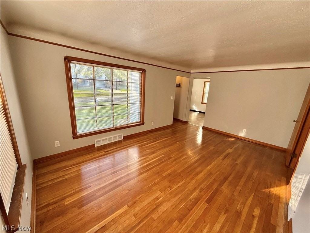 19520 Maple Heights Blvd - Photo 5 of 19