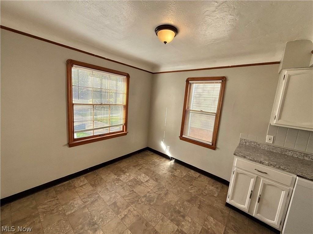 19520 Maple Heights Blvd - Photo 6 of 19