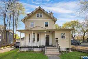 featured image of 460 Orchard St