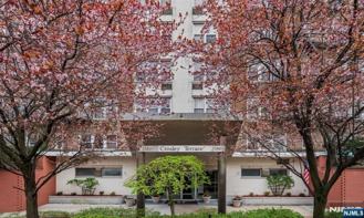 2160 Center Ave Apt 4g - Photo 1 of 1