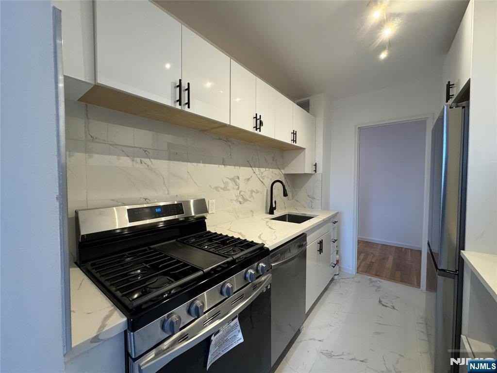 2160 Center Ave Apt 4g - Photo 6 of 15