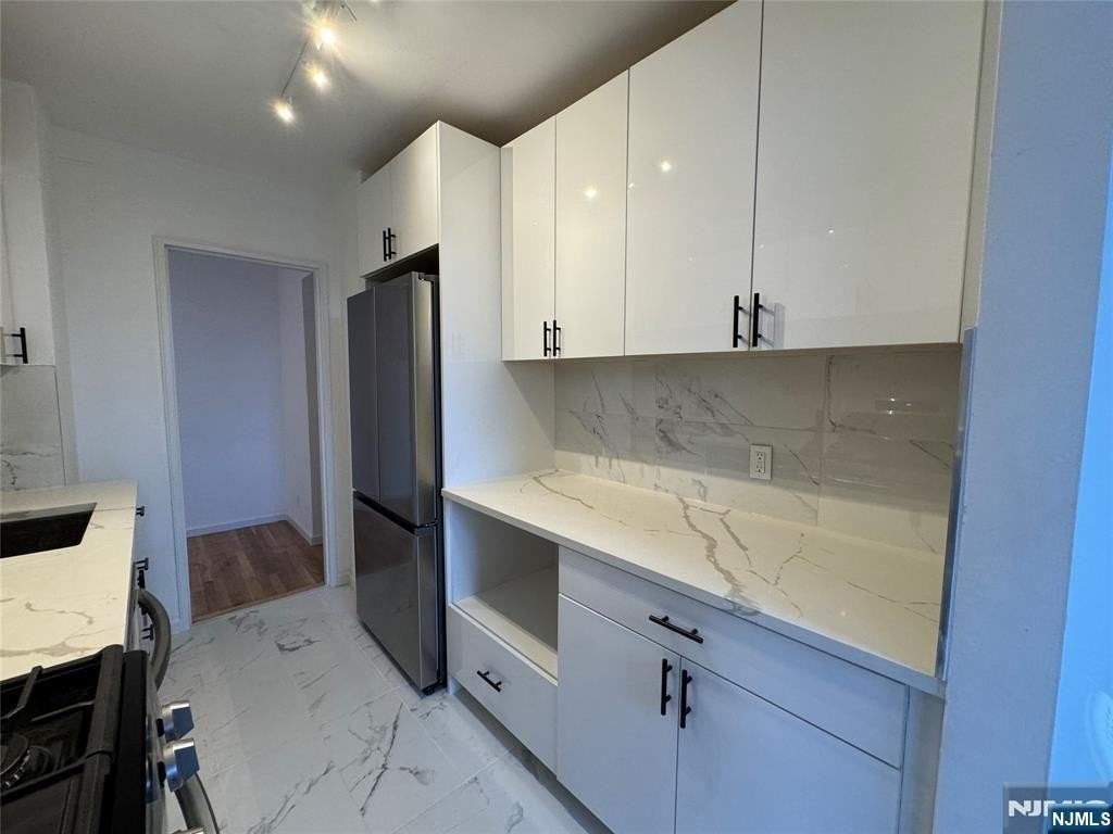 2160 Center Ave Apt 4g - Photo 7 of 15