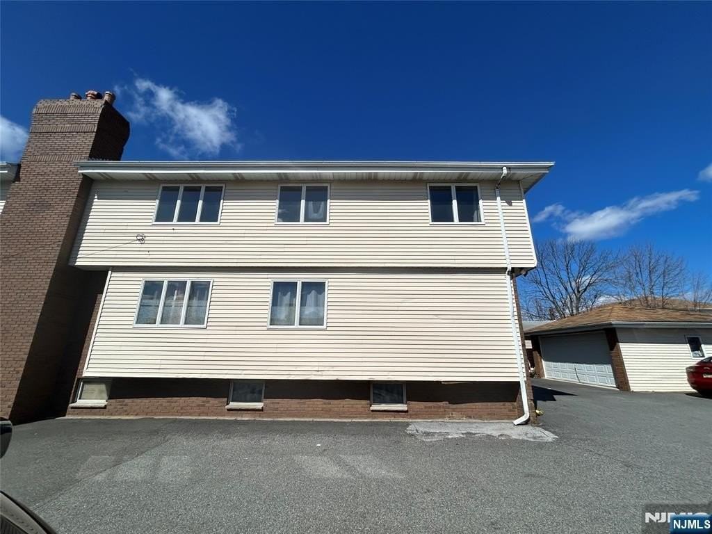 1-09 27th St - Photo 3 of 23