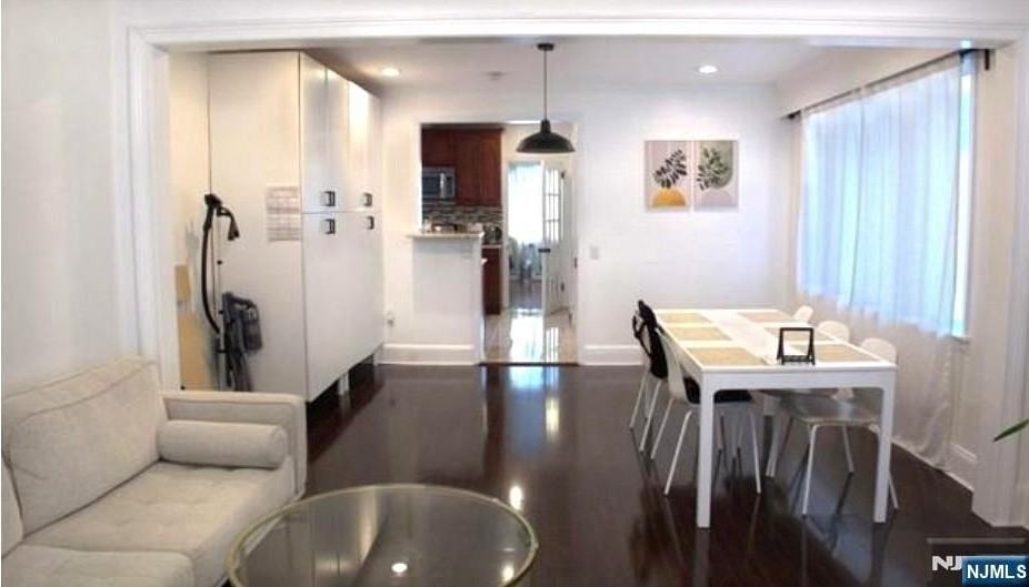524 Oregon Ave - Photo 4 of 24