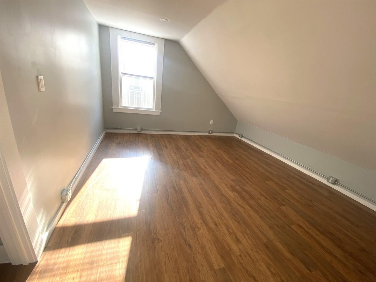 27 Elm St #B - Photo 7 of 10