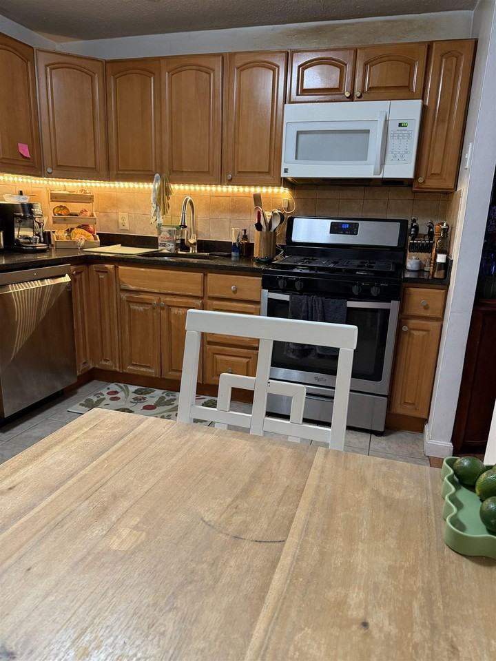 3 Lancelot Ct - Photo 3 of 12