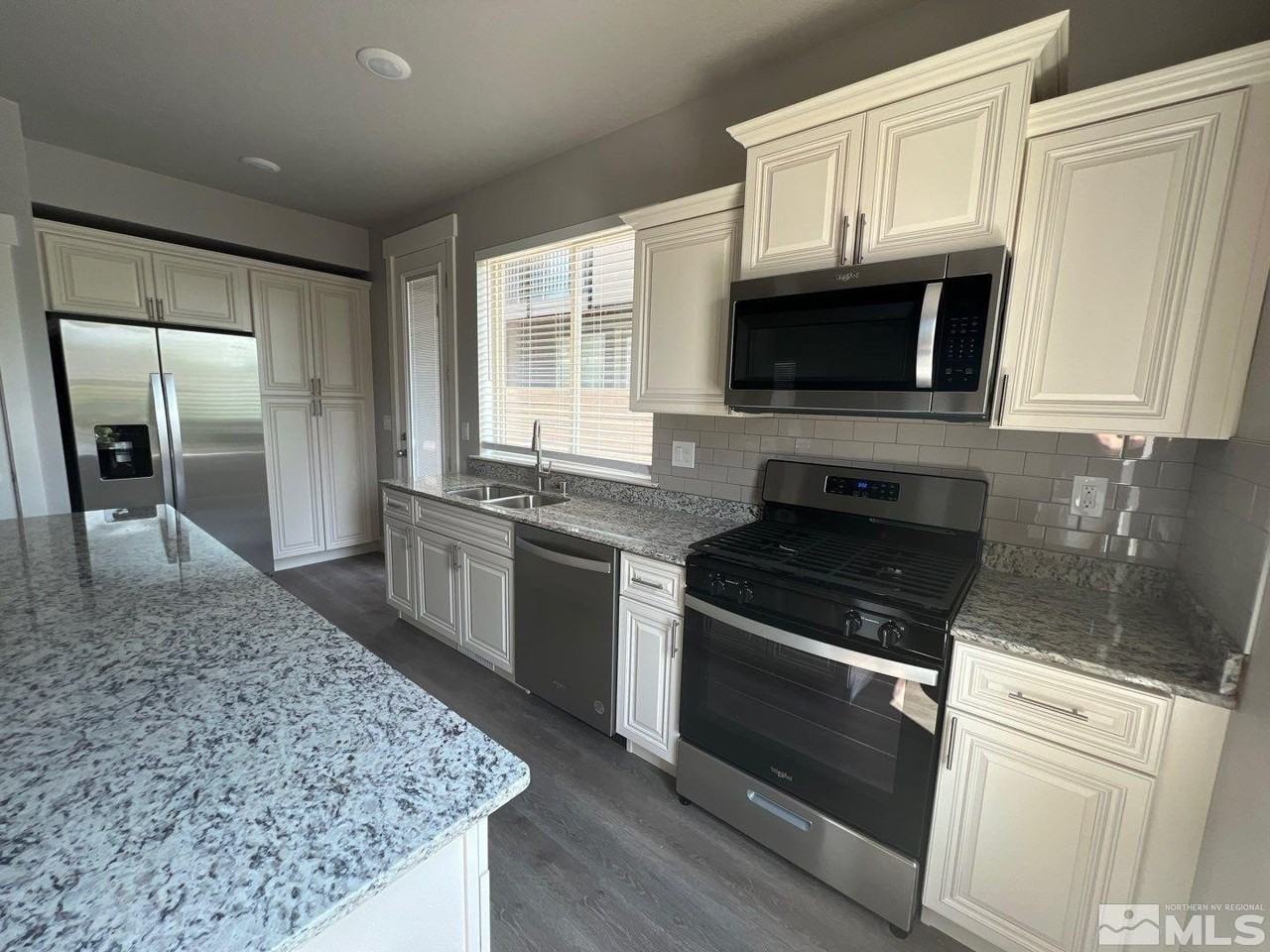 760 Bluffs Ct Unit 101 - Photo 4 of 16