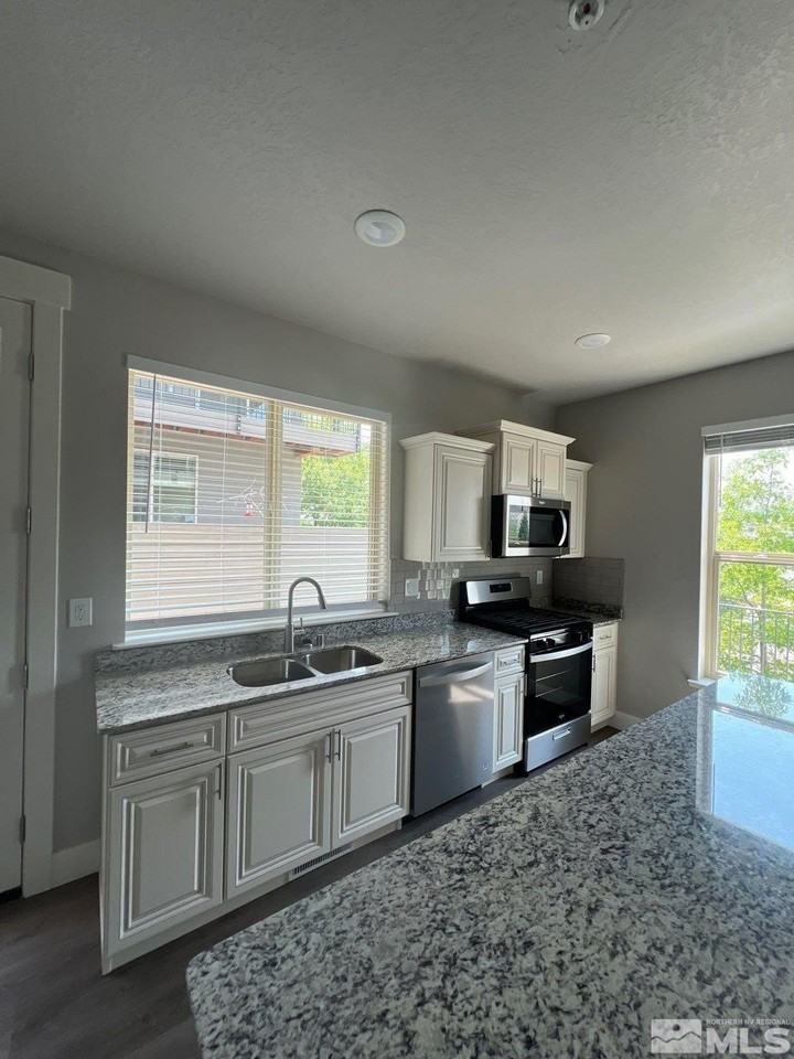 760 Bluffs Ct Unit 101 - Photo 5 of 16