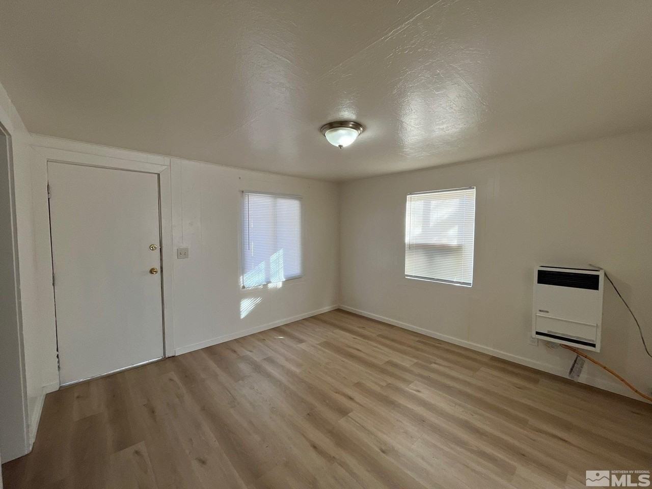 850 G St - Photo 3 of 8