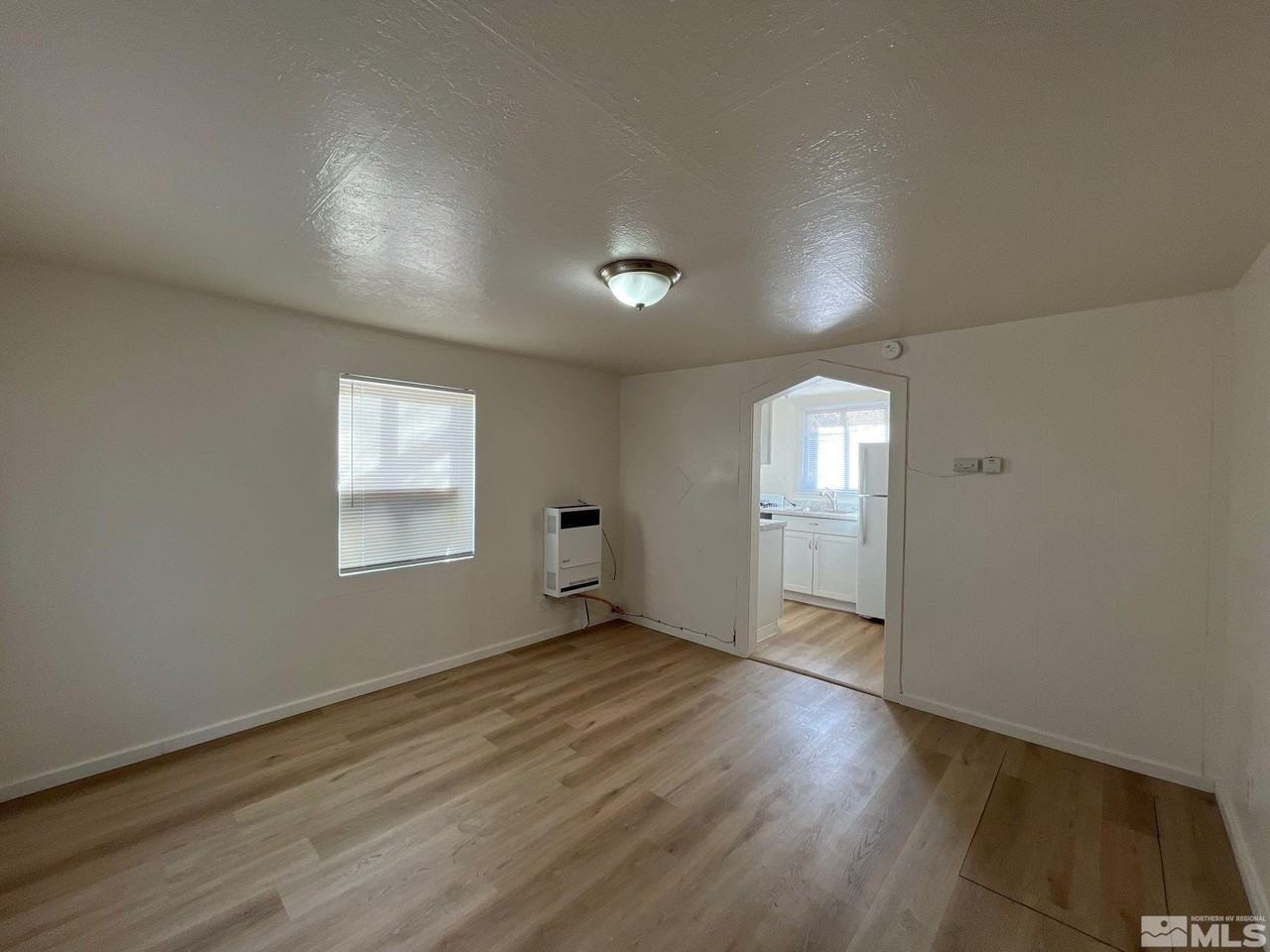 850 G St - Photo 4 of 8
