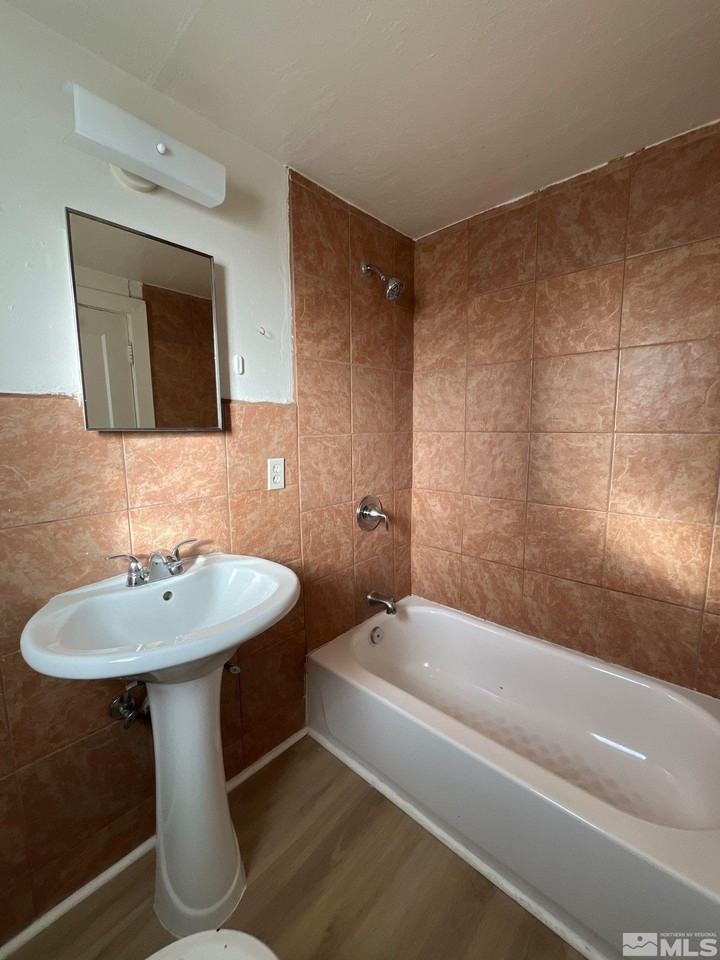 850 G St - Photo 6 of 8