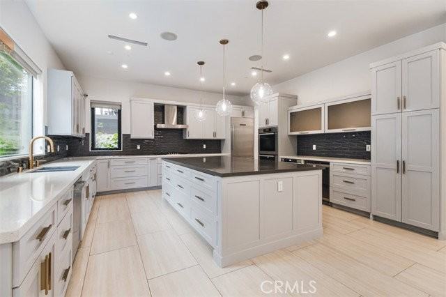 5017 Hesperia Ave - Photo 2 of 8