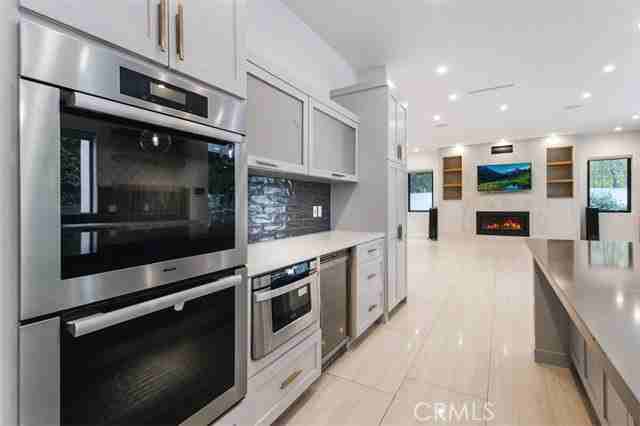 5017 Hesperia Ave - Photo 5 of 8