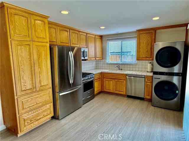 24378 Hartland St - Photo 3 of 8
