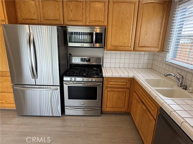 24378 Hartland St - Photo 4 of 8