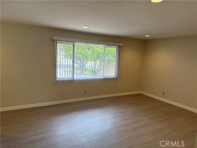 24378 Hartland St - Photo 5 of 8