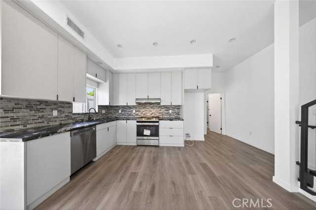 14827 Dearborn St - Photo 5 of 8