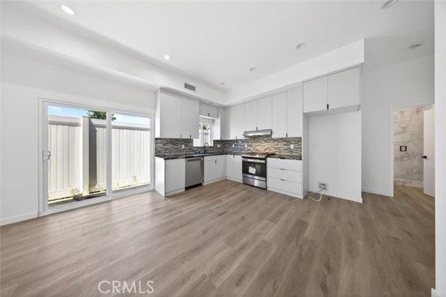 14827 Dearborn St - Photo 6 of 8