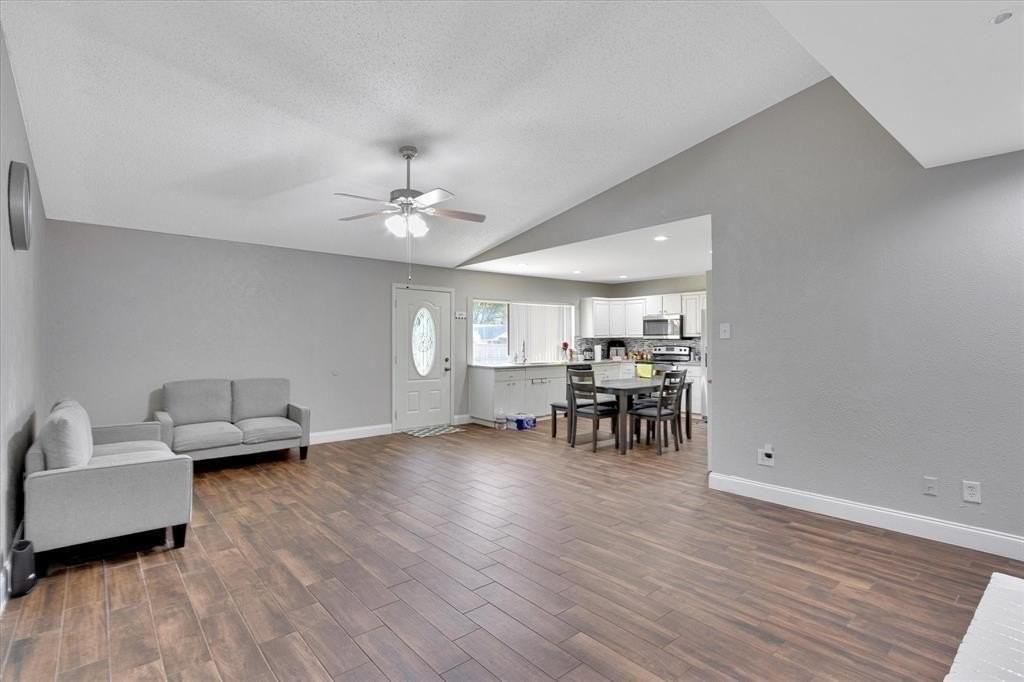 330 Nettle Dr - Photo 3 of 12