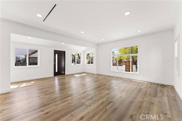 2216 Veteran Ave - Photo 4 of 8