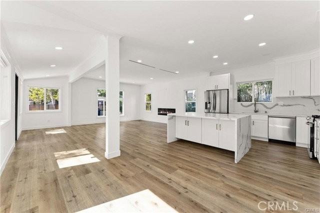 2216 Veteran Ave - Photo 5 of 8