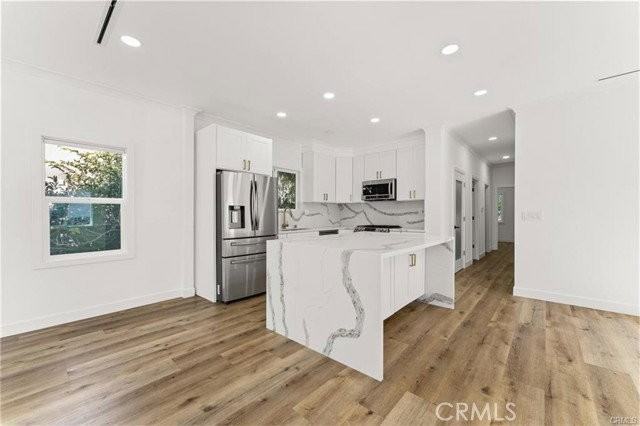 2216 Veteran Ave - Photo 6 of 8