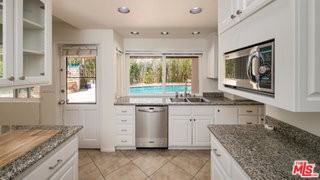 3102 Granville Ave - Photo 7 of 8