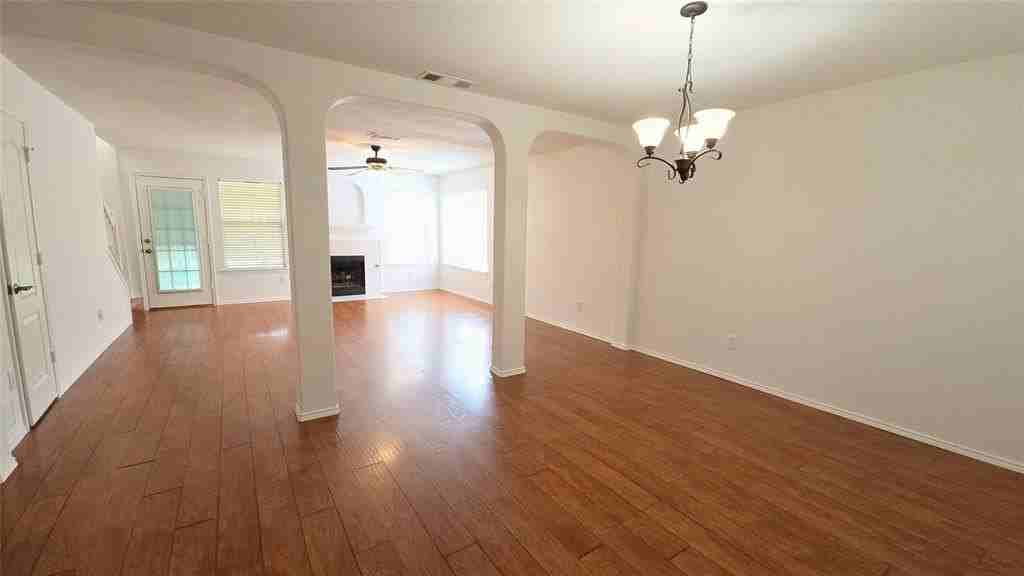 2244 Chapman Dr - Photo 3 of 17