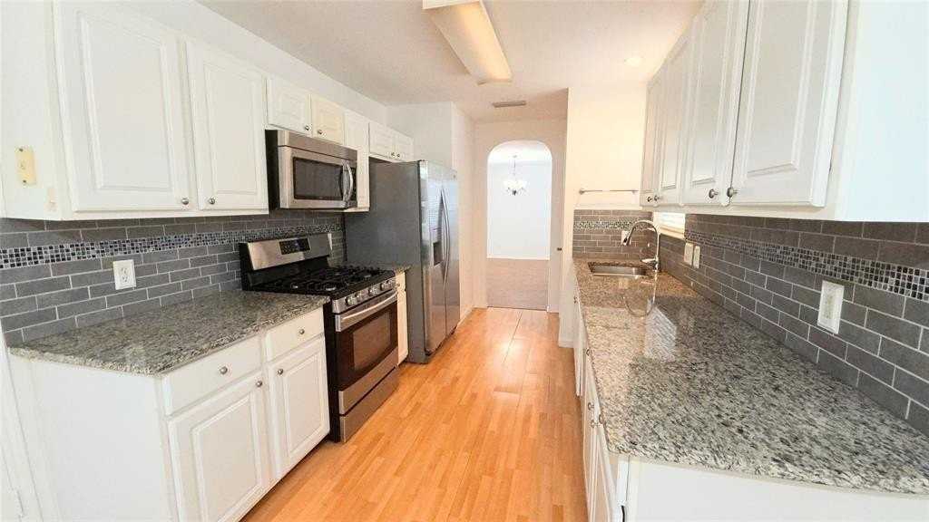 2244 Chapman Dr - Photo 5 of 17