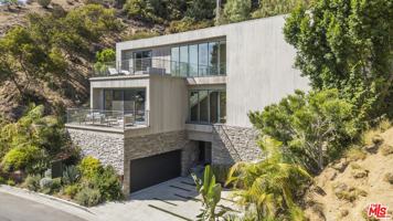 featured image of 2756 Westshire Dr