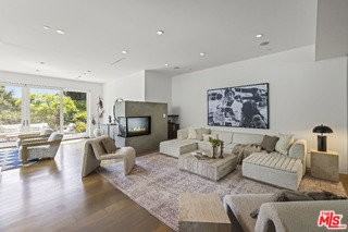 2756 Westshire Dr - Photo 3 of 8