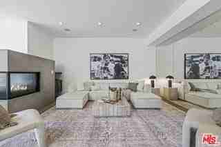 2756 Westshire Dr - Photo 4 of 8