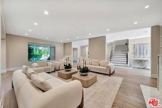 721 N Beverly Dr - Photo 2 of 8