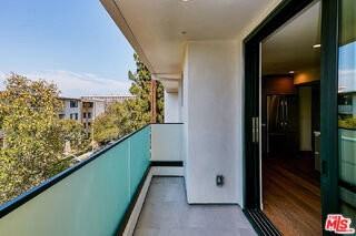 328 N Maple Dr #303 - Photo 3 of 8