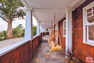 2172 Argyle Ave - Photo 4 of 8