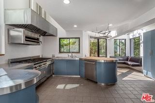 8424 Grand View Dr - Photo 4 of 8