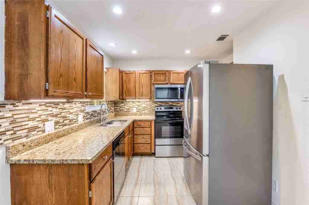 8635 Ashcroft Ave - Photo 4 of 12