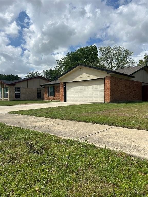 423 Marsha St - Photo 5 of 25