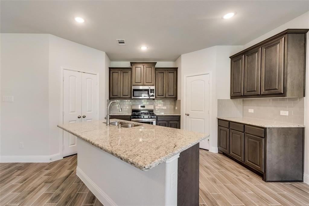 4008 Gray Wolf Dr - Photo 5 of 18