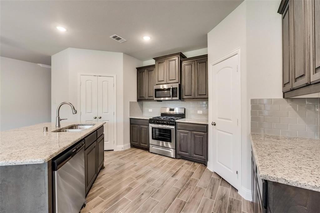 4008 Gray Wolf Dr - Photo 6 of 18