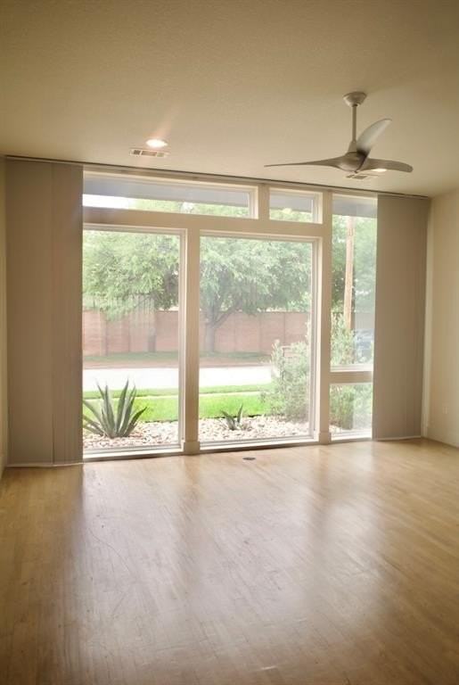 207 Adrian Dr - Photo 5 of 28