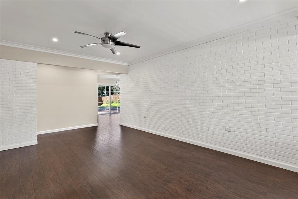 525 Melrose Dr - Photo 4 of 25