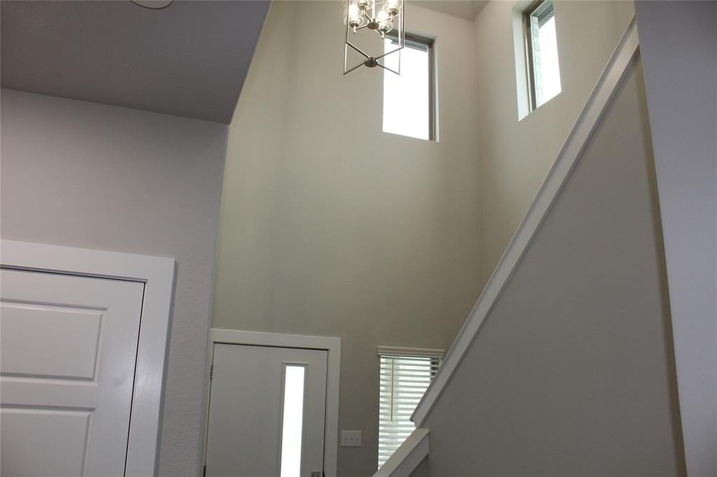 144 Millwood Rd - Photo 3 of 23