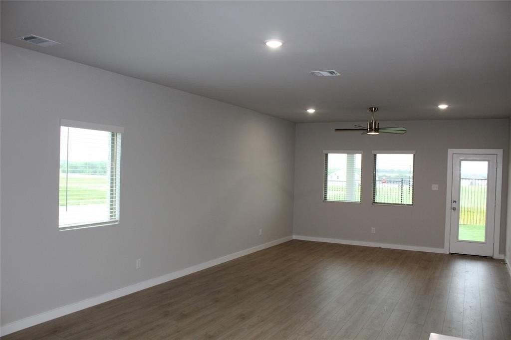144 Millwood Rd - Photo 5 of 23