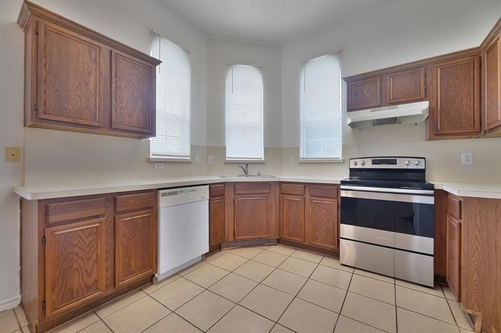 12411 Summer Hill Dr - Photo 4 of 18