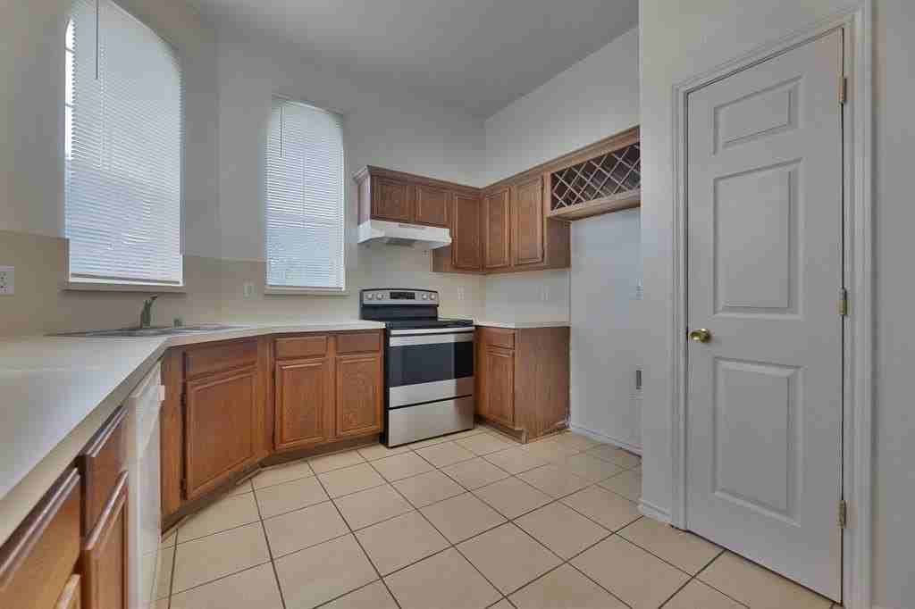 12411 Summer Hill Dr - Photo 5 of 18