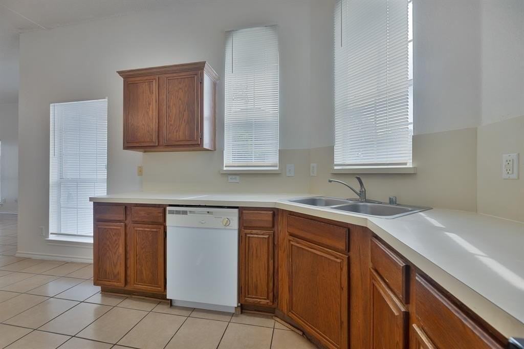 12411 Summer Hill Dr - Photo 7 of 18